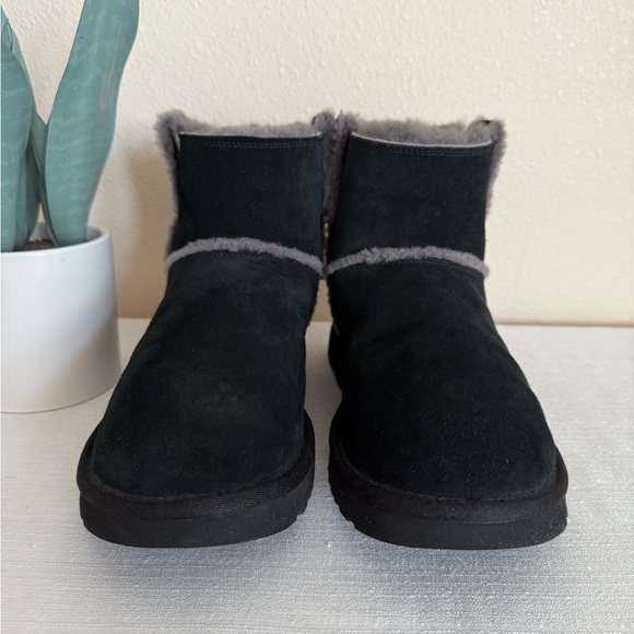 UGG Black Suede Gray Fur Lining/Trim Ankle Boots - Picture 5 of 13